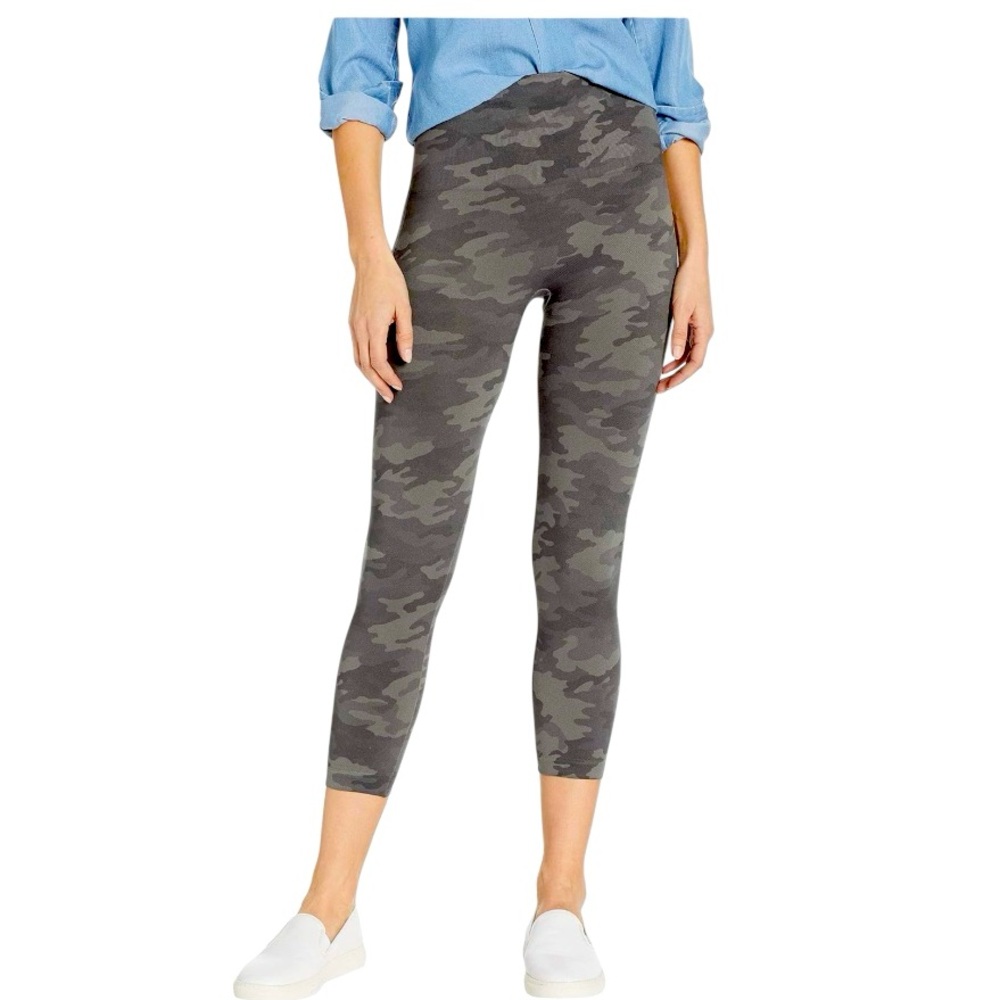 SPANX Cropped Lawn Leggings Camo Size 
Medium NWT